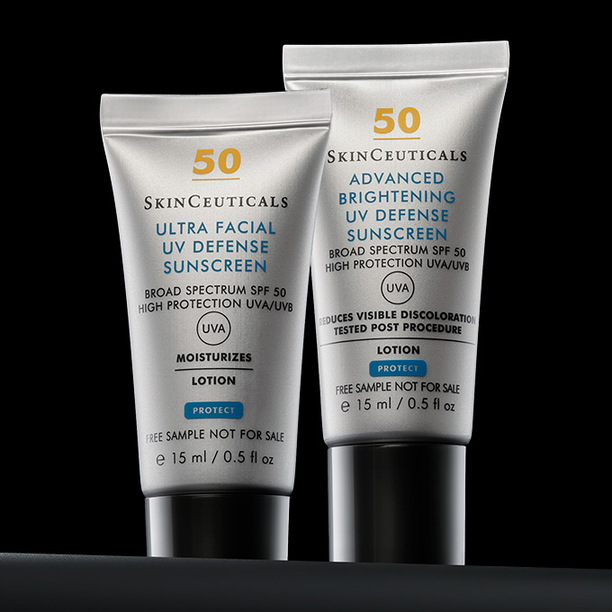 Drie flessen huidverzorgingsserums van SkinCeuticals met antioxidanten, tegen veroudering en ter bescherming van de huid.